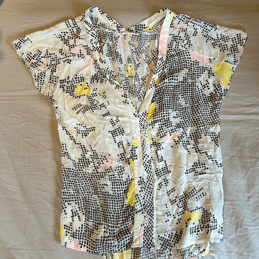 LA MADE blouse with flutter sleeves